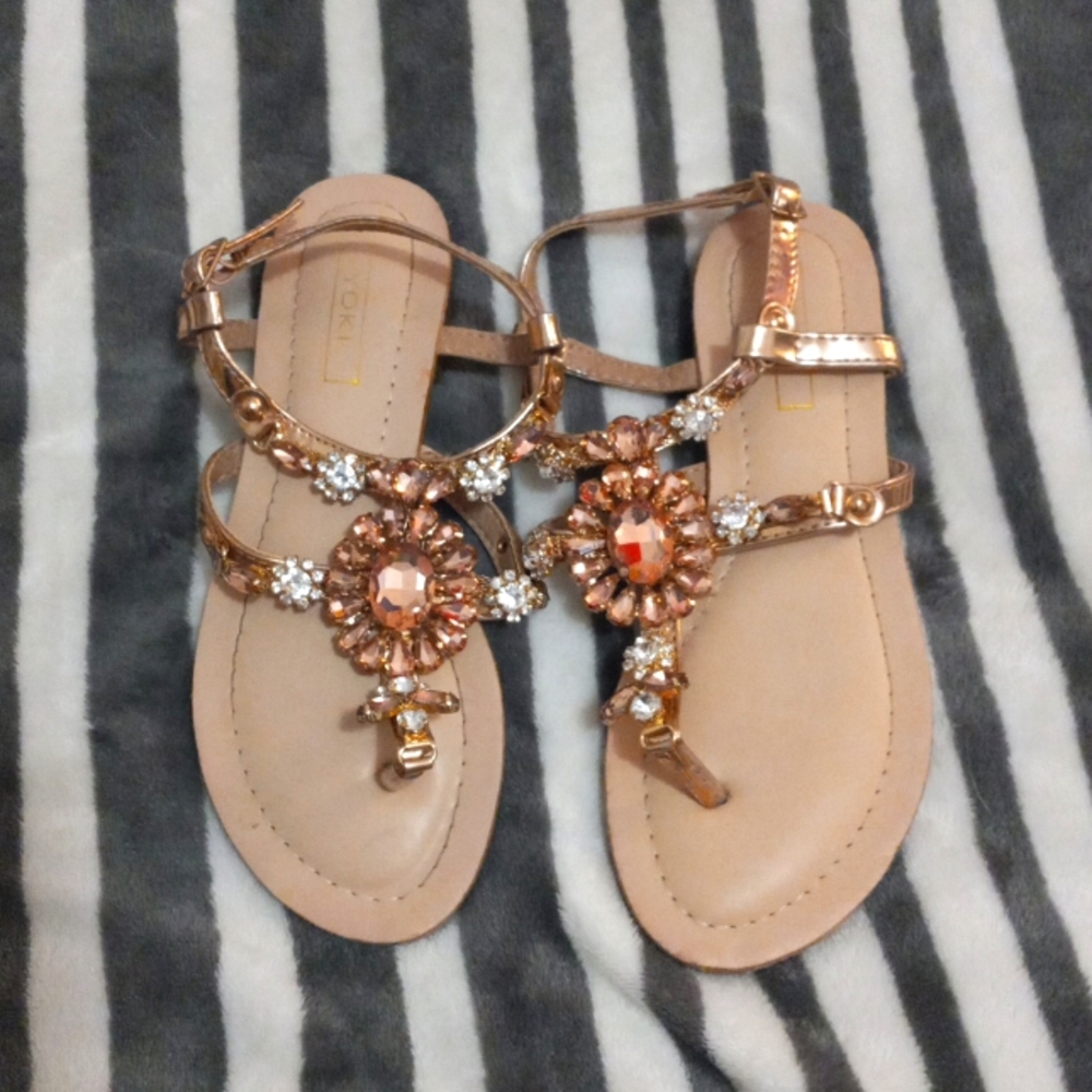 Yoki sandals